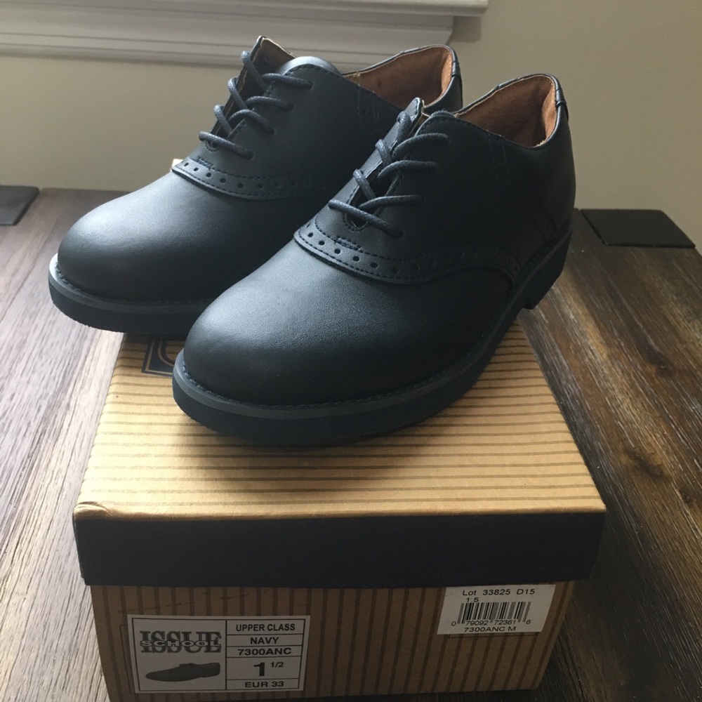 School Issue girls uniform shoes NWT 1 half